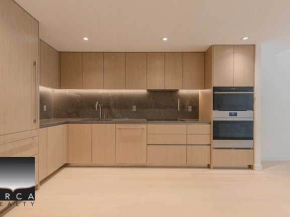 5th image of 777 Harbour Ave #305
