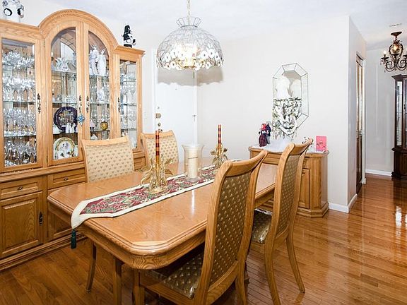 5th image of 700 Governors Dr APT 28