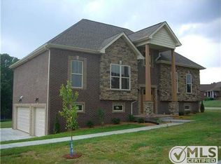 1012 Cedarmont Dr, Adams, TN 37010