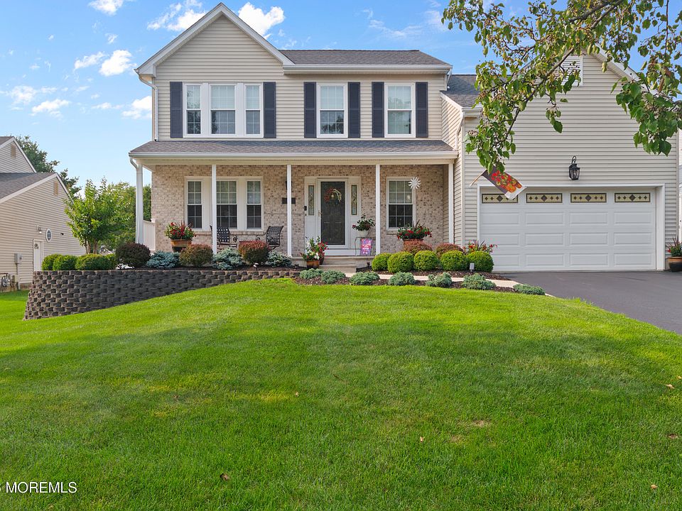 1st image of 1076 White Oak Court