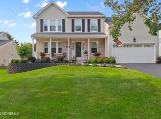 1076 White Oak Ct, Toms River, NJ 08753