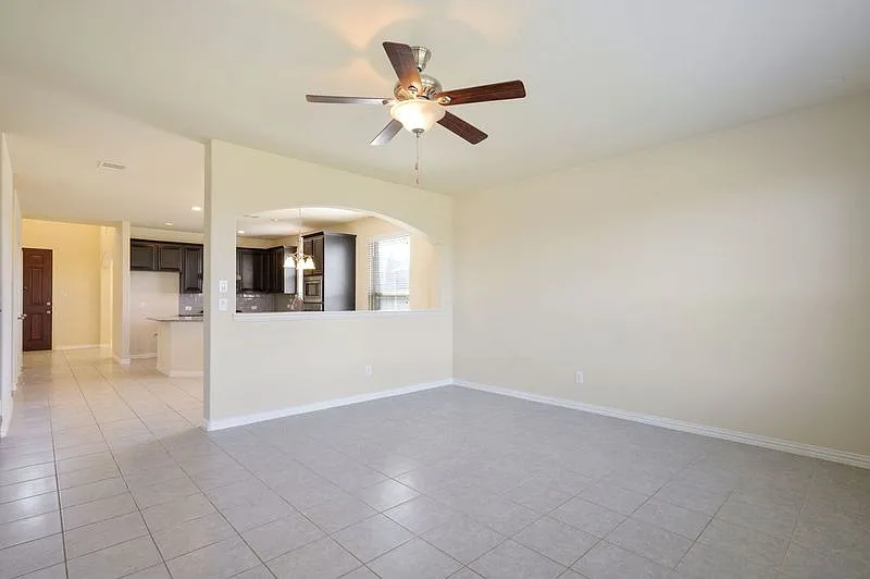 4 bed, 3.5 bath, 2950 sqft, $2,800 — Photo 4