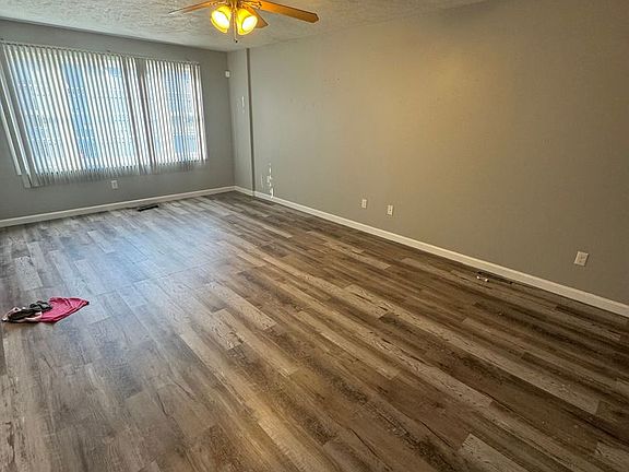 4th image of 23-25 Westwood Dr #23