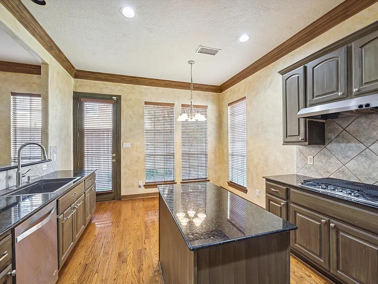 2802 Briarhurst Park — Photo 9