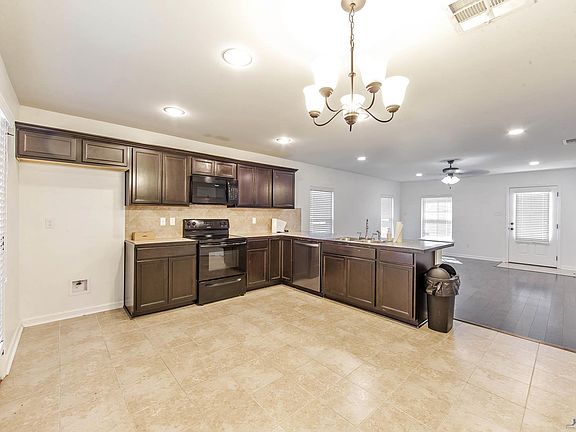 5th image of 200 Herrington Dr