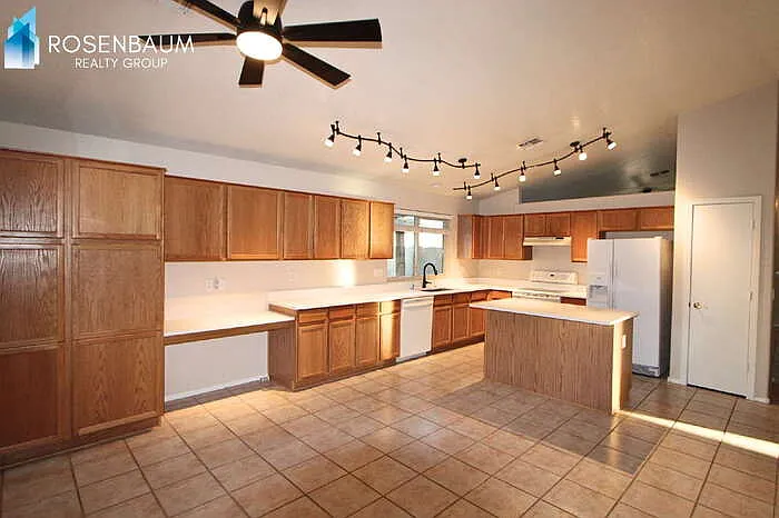 8736 W Lockland Ct — Photo 10