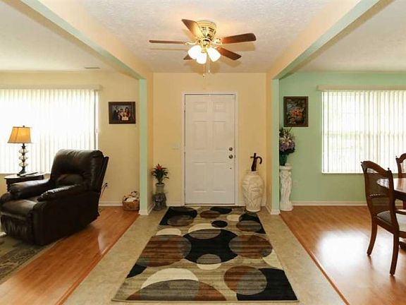 3rd image of 10854 Greenleaf Dr