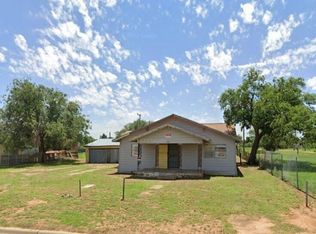 1225 N 6th St, Tahoka, TX 79373