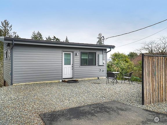 3rd image of 18758 Harris Ave NE