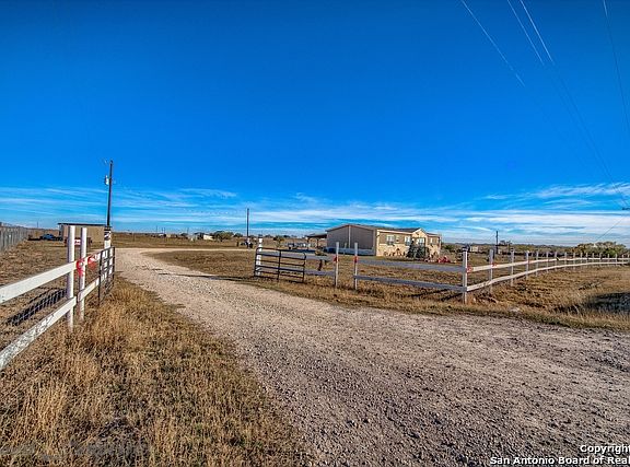 3rd image of 200 County Road 2645