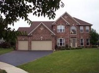 212 Willowwood Dr, Oswego, IL 60543