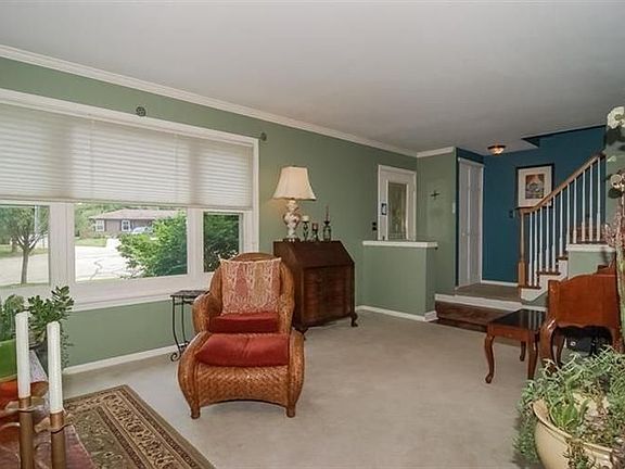 4th image of 2330 Churchill Dr