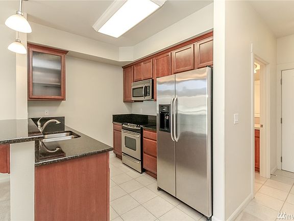 5th image of 2424B S 41st St #548