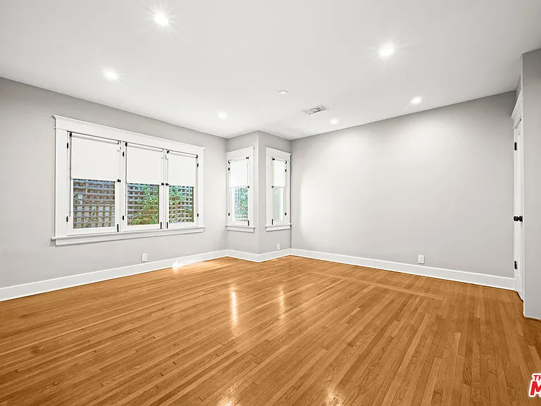 1441 N Ogden Dr — Photo 33