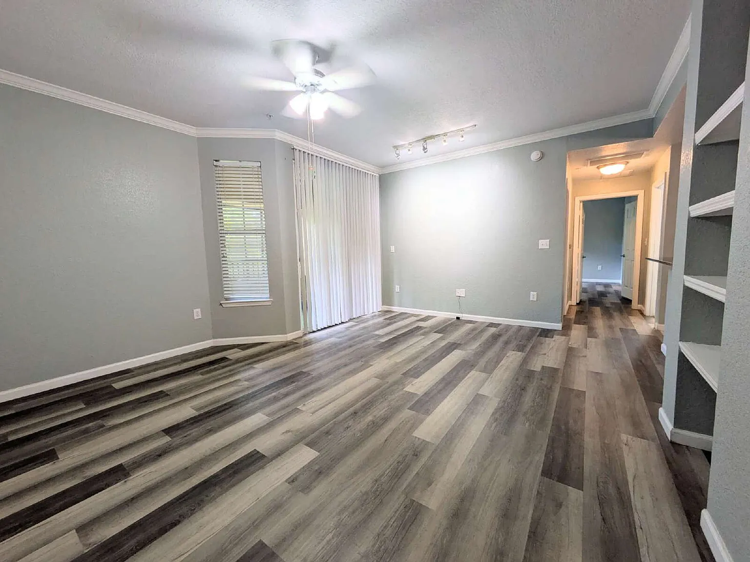 2 bed, 2.0 bath, 927 sqft, $1,750 — Photo 4