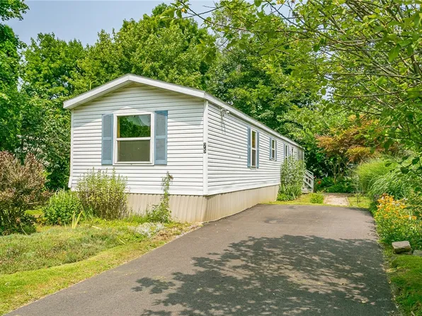 75 Jonathan Ln, Ontario, NY 14519