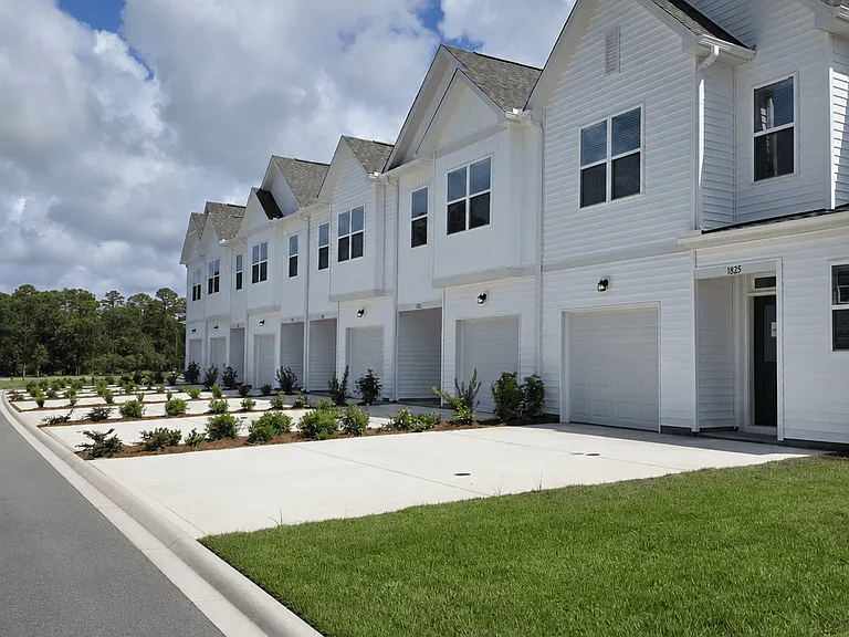 Creekview Landing — Photo 1