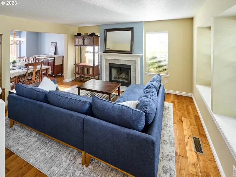 3 bed, 2250 sqft, $3,495 — Photo 3