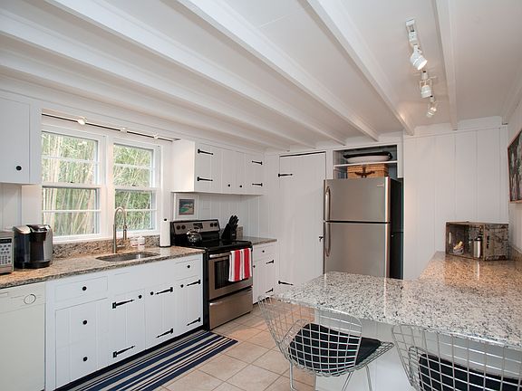 3rd image of 20 Warfield Way
