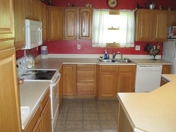 4th image of 33923 Johnson Dr