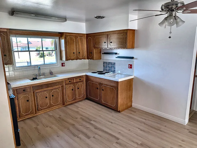 12671 Jerome Ln — Photo 10