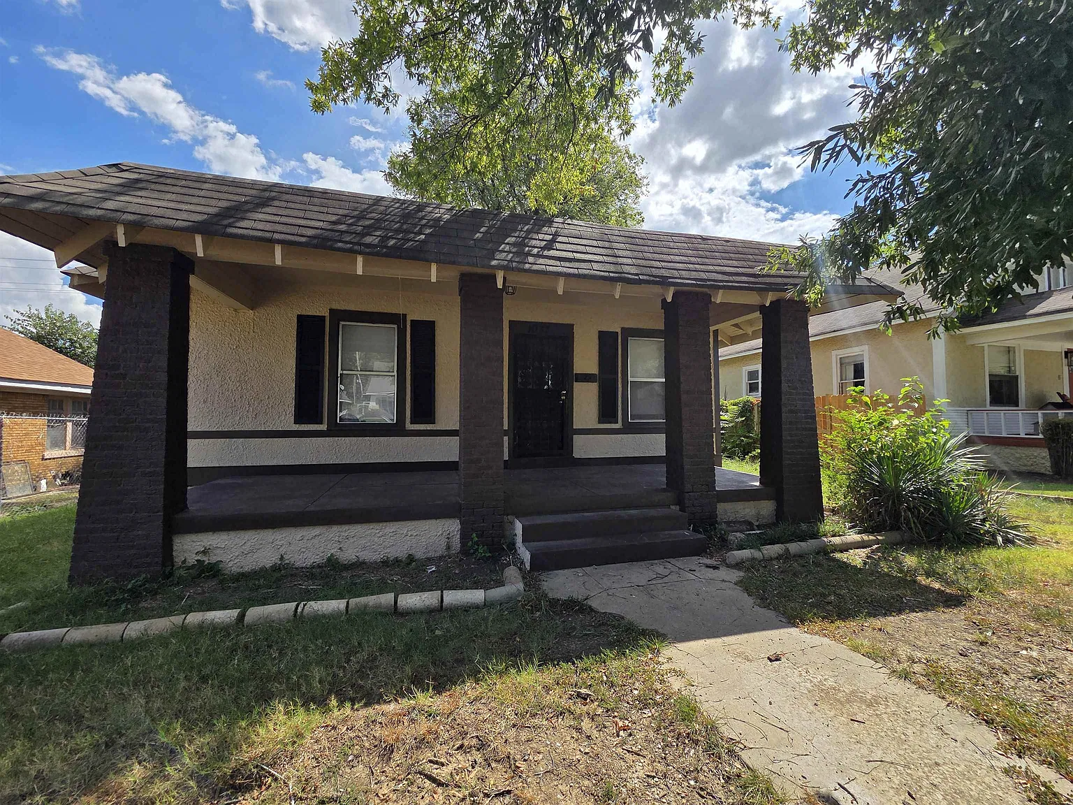 3 bed, 1.0 bath, $925 — Photo 2
