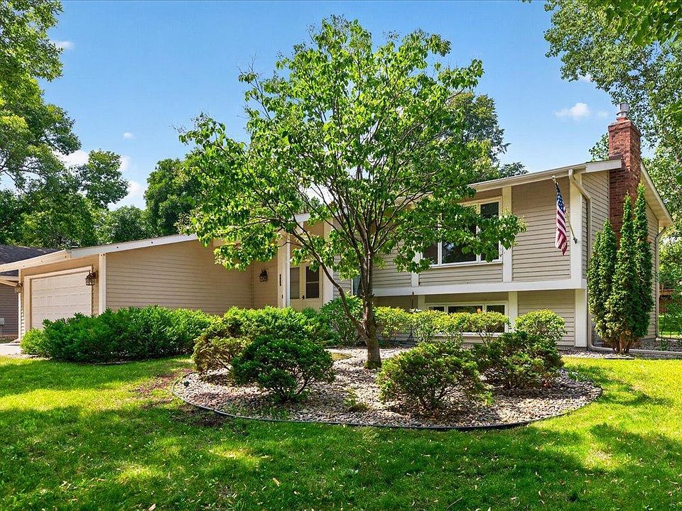 1st image of 9983 Balmoral Ln