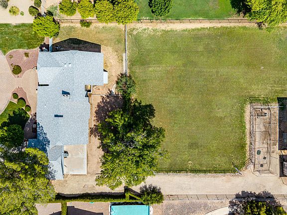 3rd image of 1069 E CARVER Road