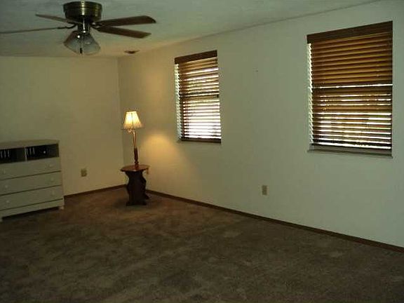 5th image of 100 Pinewood Ct