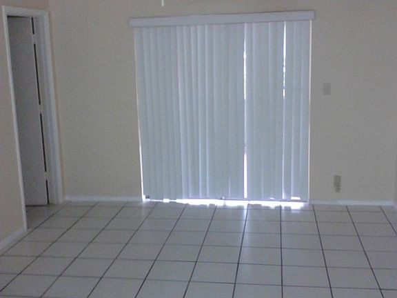 4th image of 11421 NW 38th St #B