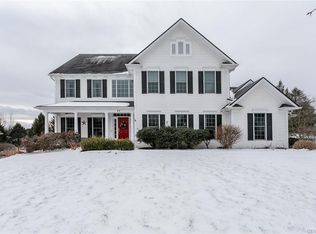 77 Meadow Cove Rd, Pittsford, NY 14534