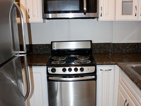 2nd image of 2331 E St APT 101