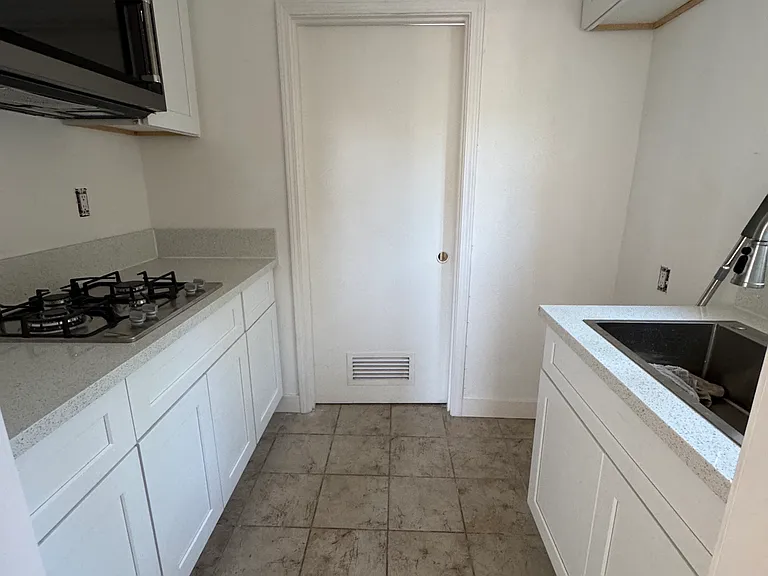 528 N Placentia Ave — Photo 39