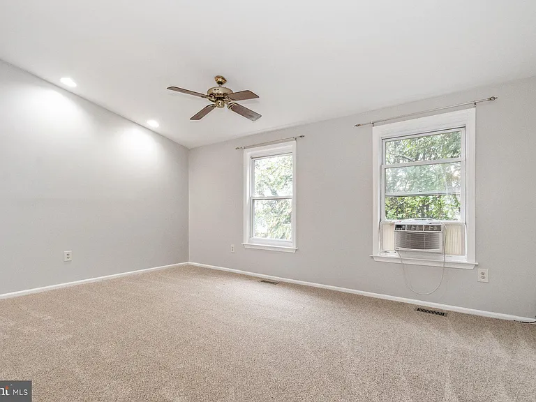 54 Hamlet Dr — Photo 13