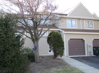 32 Oak Mews Ct, Ocean, NJ 07712