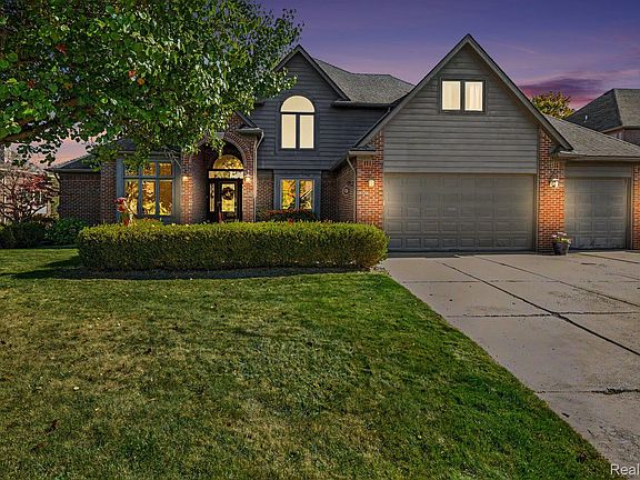 2nd image of 40540 Emerald Ln E