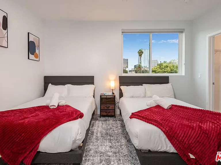 917 S Berendo St #303 — Photo 15