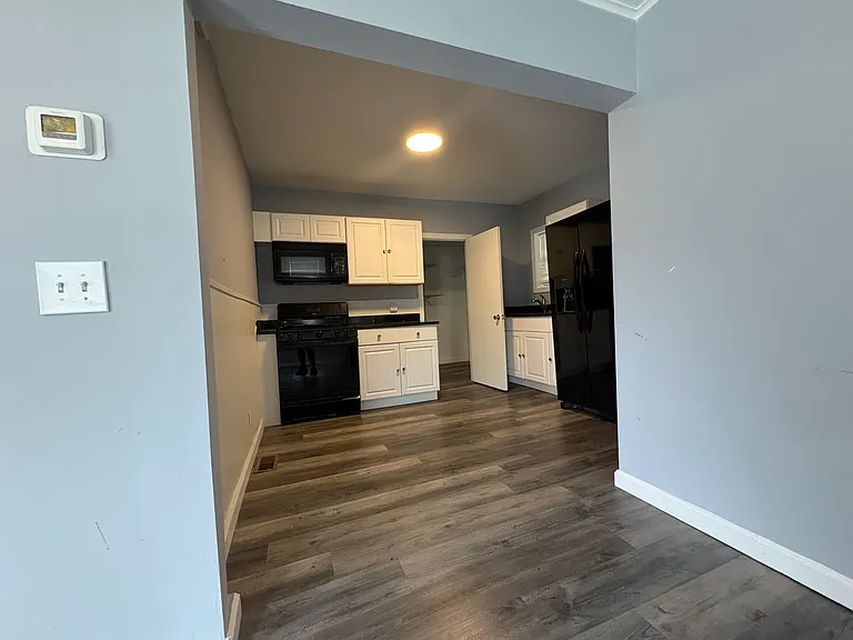 83-83A E Main St #1R — Photo 3