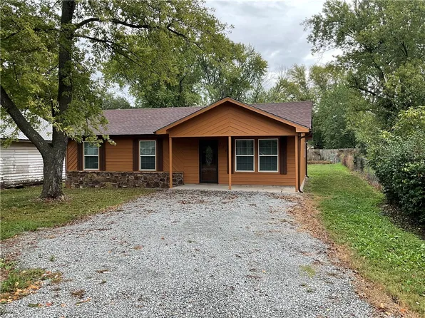 304 N 5th St, Jay, OK 74346