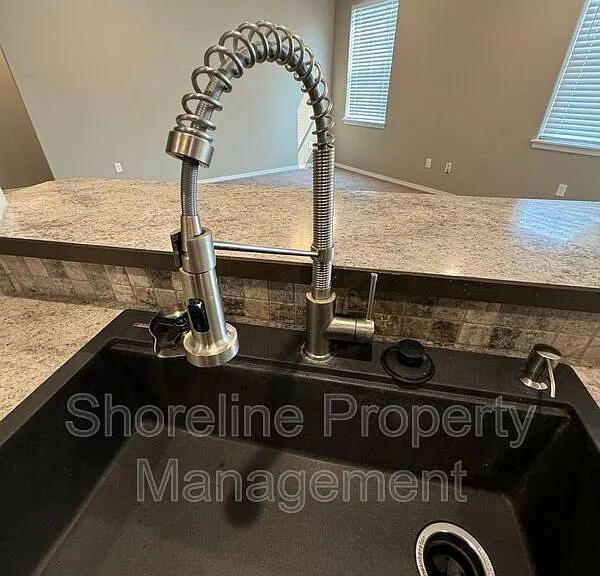 511 Diamond Lake St — Photo 68