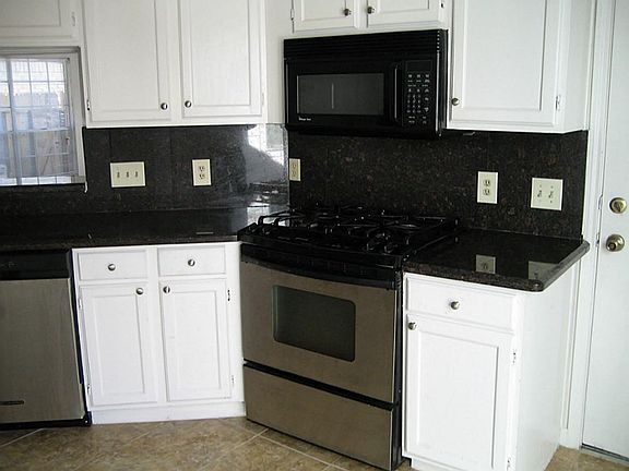 3rd image of 1908 Woodland Hills Dr