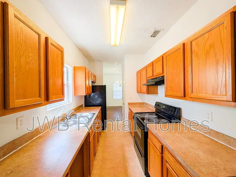 8450 Jasper Ave — Photo 2