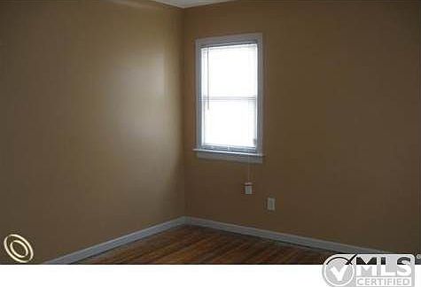 813 Ford - Living Room.jpg