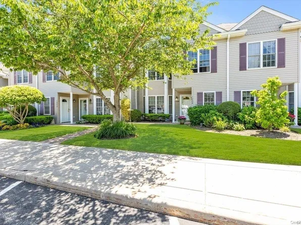1005 Madeira Boulevard #1005, Melville, NY 11747