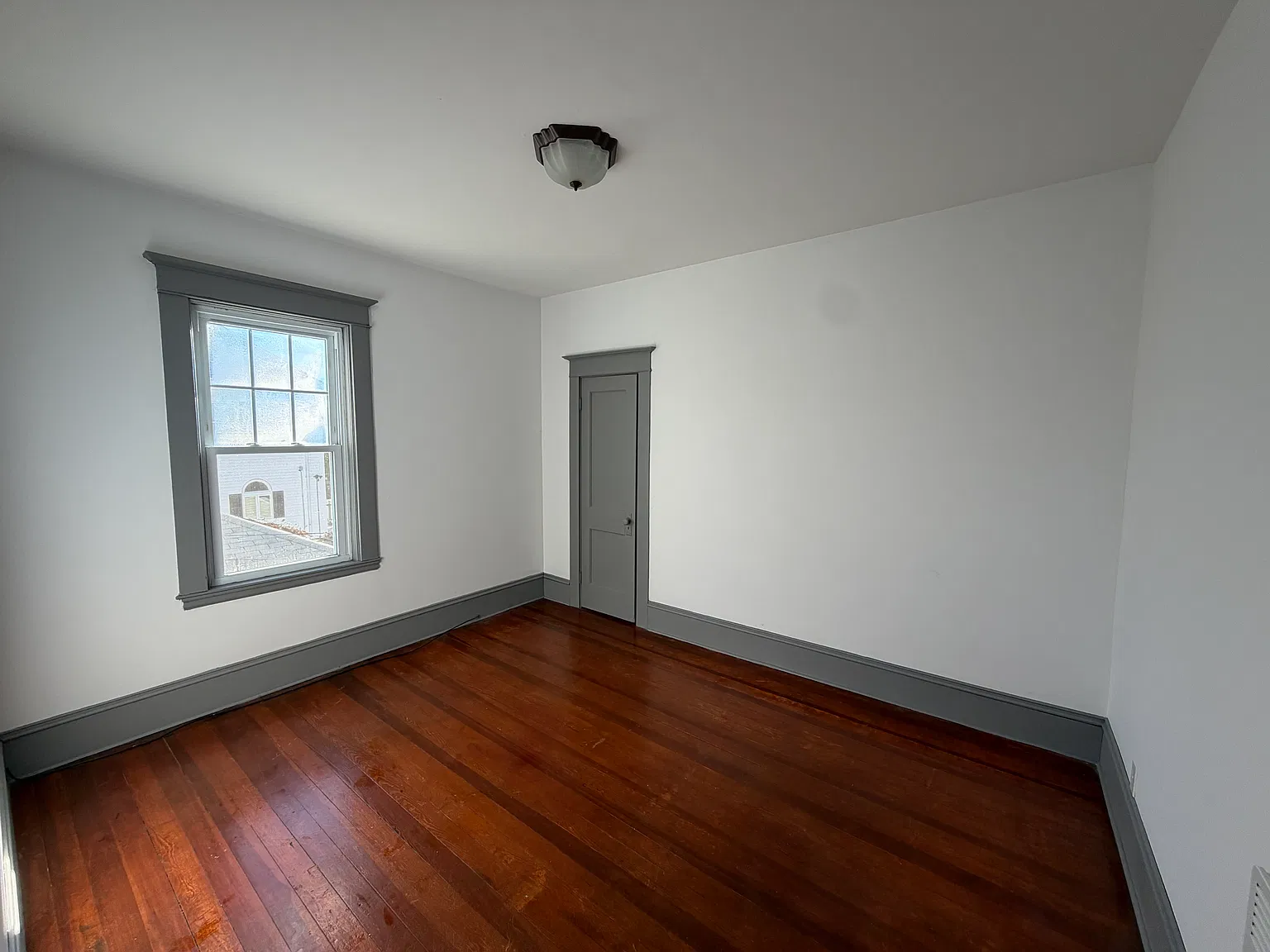 3 bed, 1350 sqft, $1,900 — Photo 4