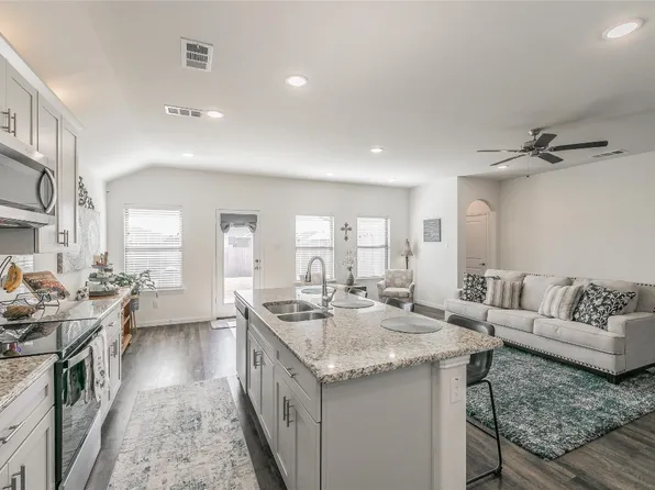 115 Willowbend Loop, Mabank, TX 75147