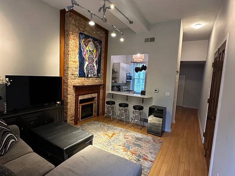 602 Lockhart St #5 — Photo 1