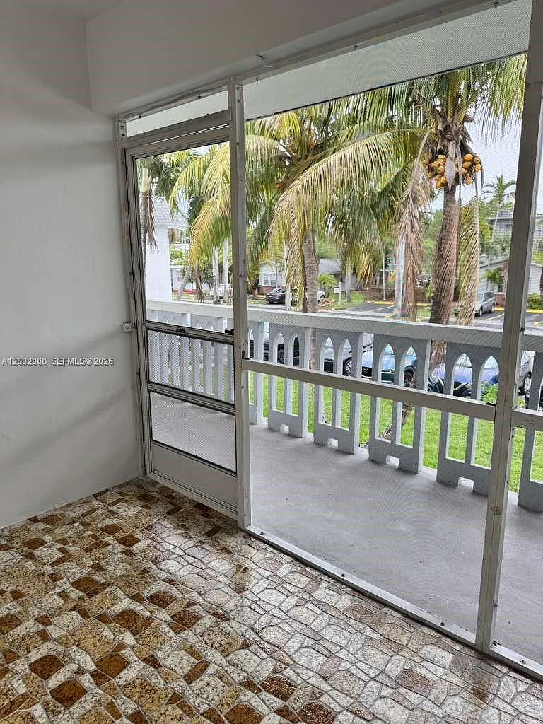 Plaza Apts Condo — Photo 4