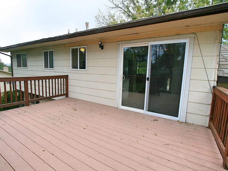 531 Empress St — Photo 16