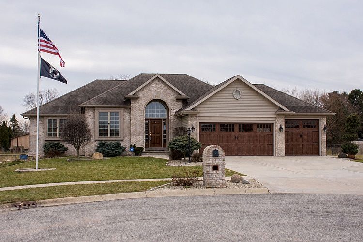 1st image of 58405 Hayes Ct